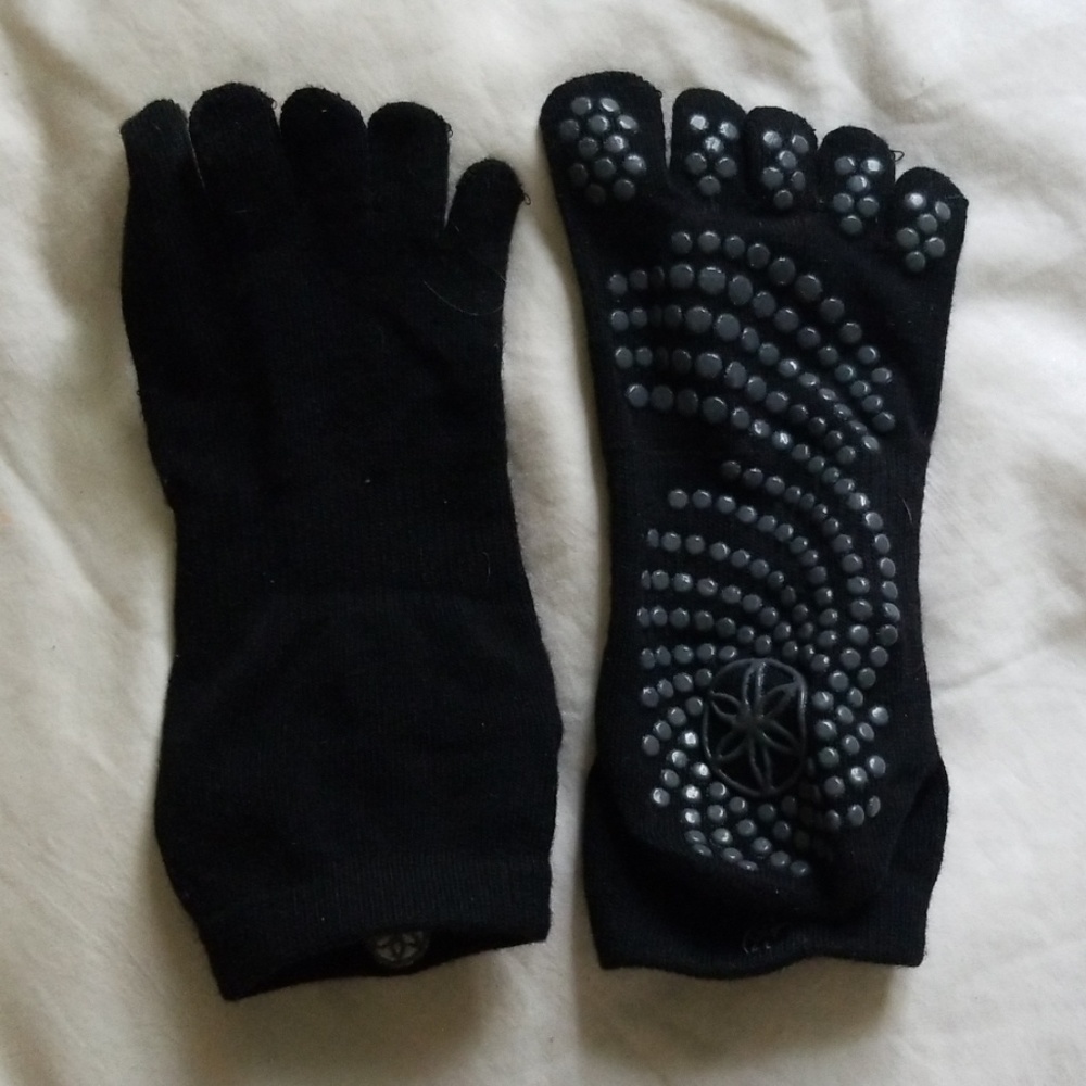 Gaiam No slip black yoga/pilates grip socks